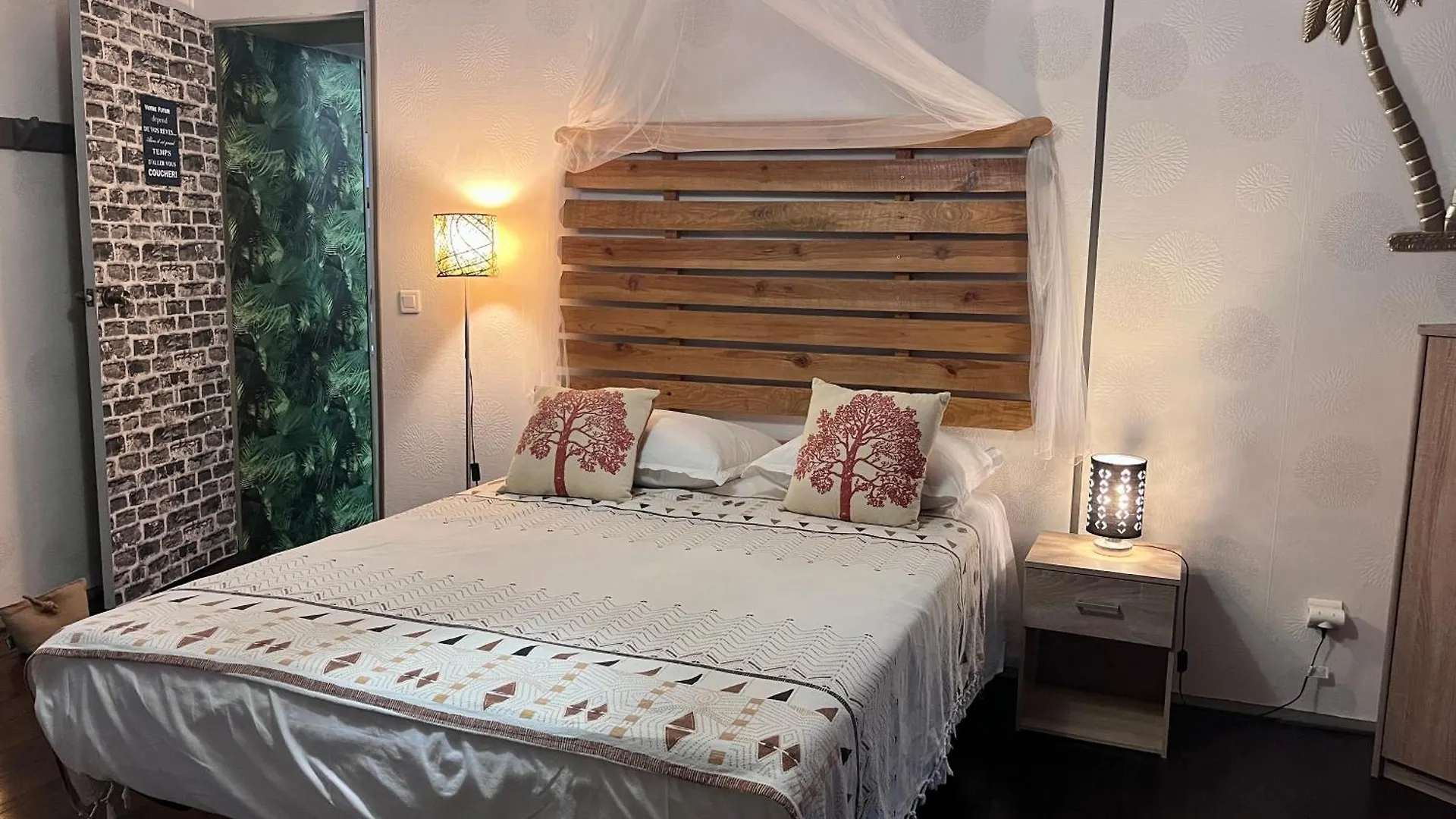 Faaora Lodge, Little Paradise Haapiti Holiday home