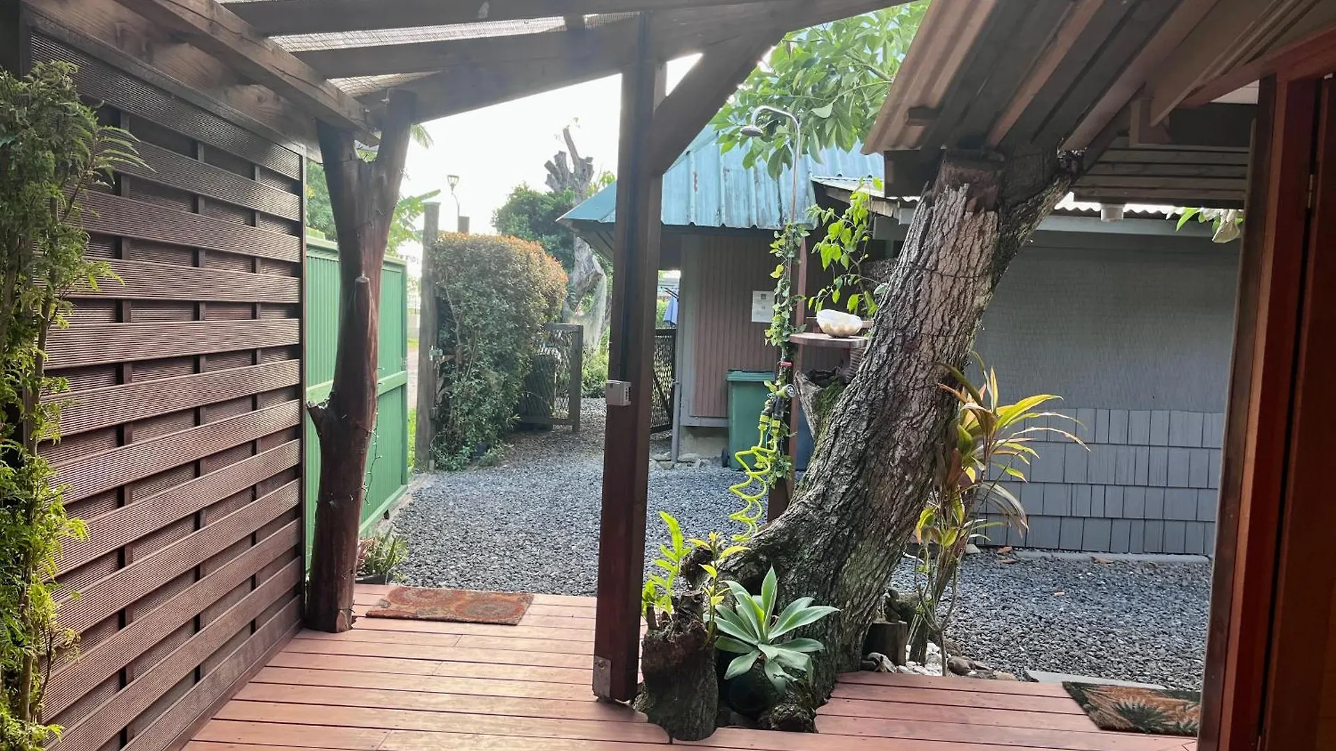 Faaora Lodge, Little Paradise Haapiti